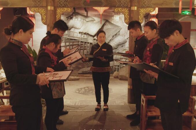 九宮格火鍋加盟店，如何合理為員工安排工作？