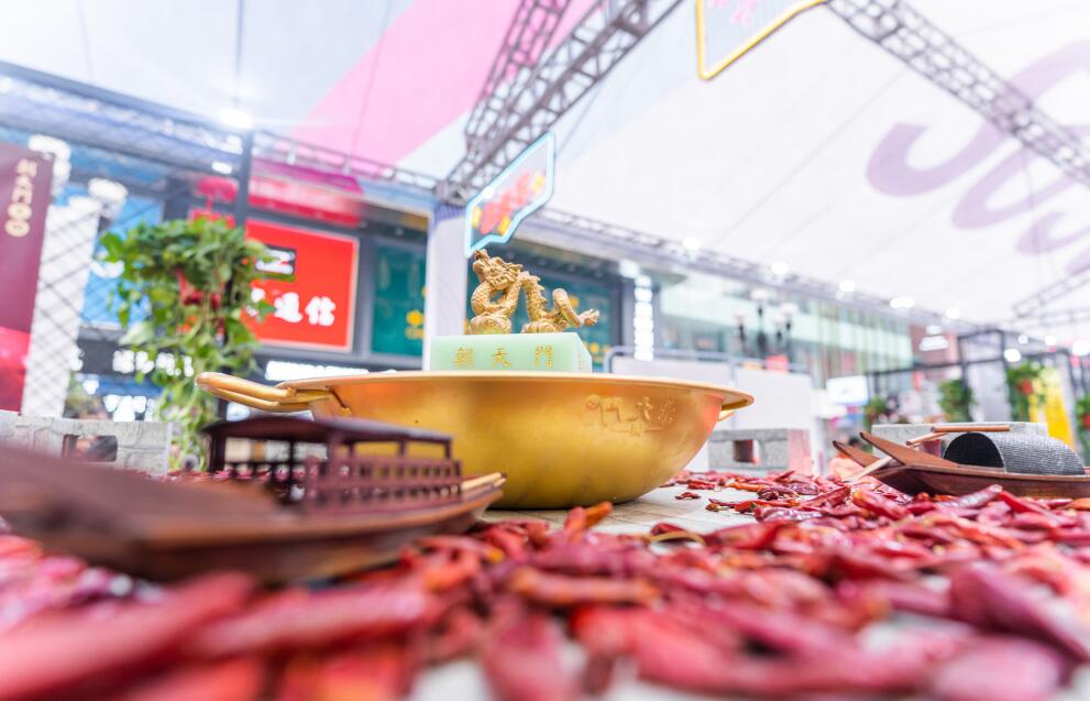 洪崖洞好吃的火鍋推薦，重慶本地人都愛(ài)吃這家！