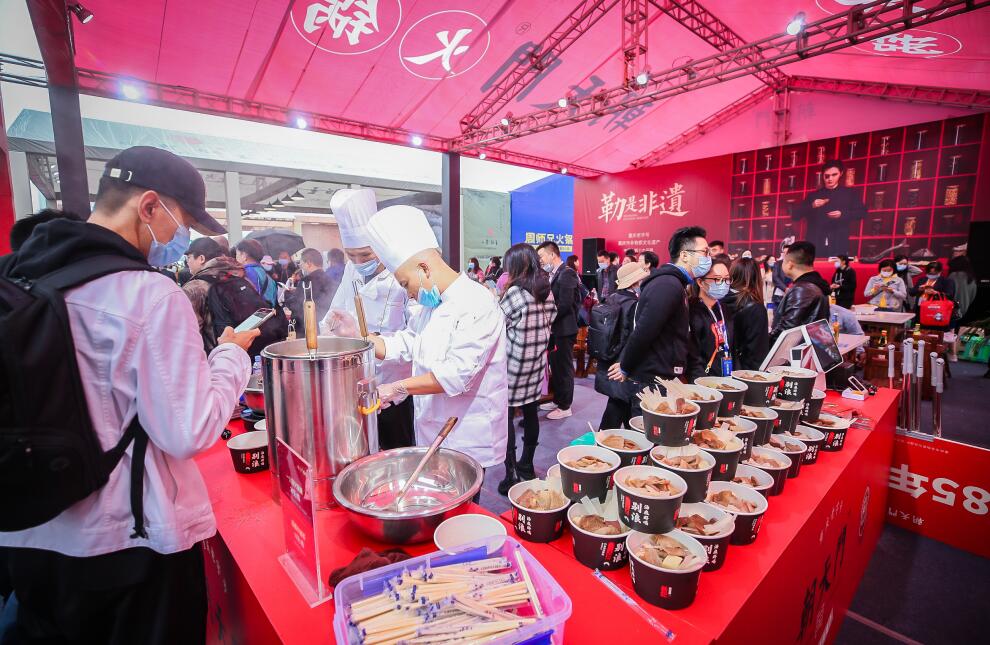 重慶人教你如何調(diào)制一個(gè)正宗的火鍋油碟？