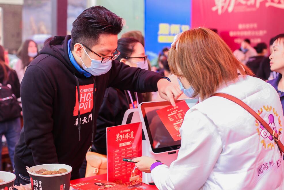 特色火鍋店如何用創(chuàng)意菜品吸引顧客？