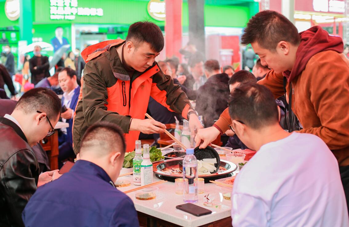 上新啦！朝天門(mén)氣泡青梅酒，絕佳的“火鍋伴侶”