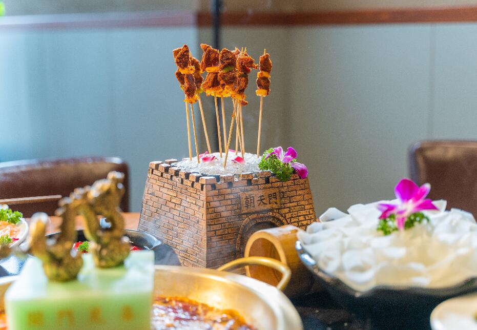 朝天門火鍋有特色嗎？菜品擺盤如何？