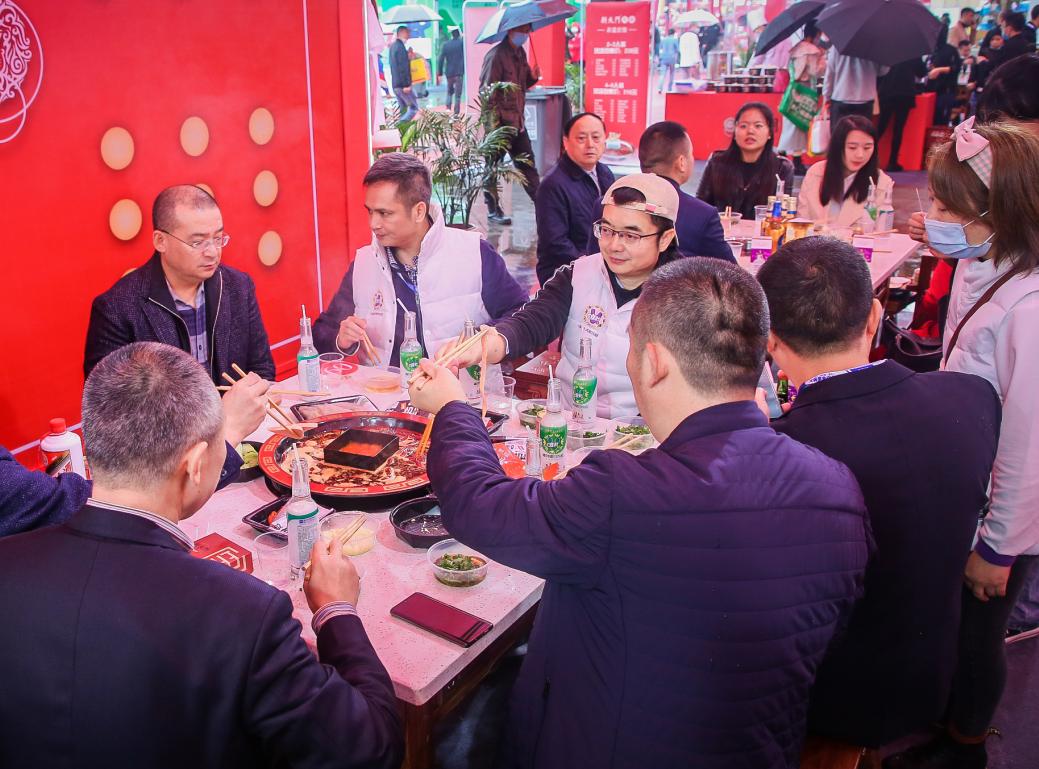 如何聯(lián)系朝天門火鍋總部？加盟電話是多少？