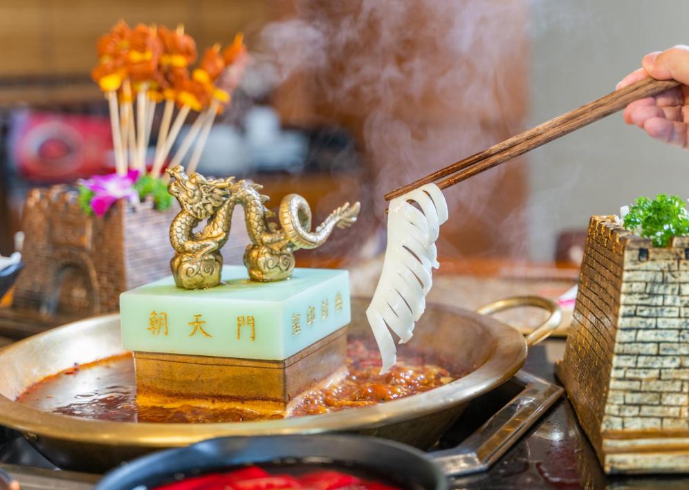 朝天門火鍋人氣如何？排隊場面堪比“春運”！