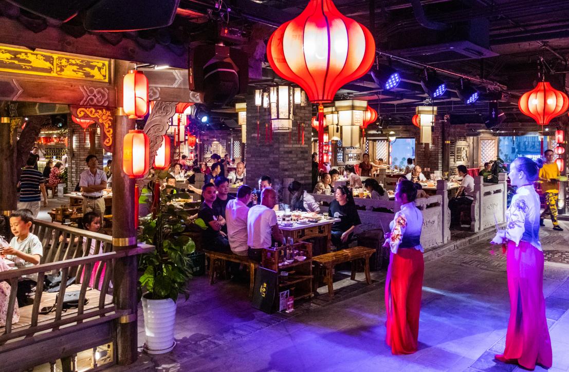 黑河開火鍋加盟店，選明星店還是老品牌？