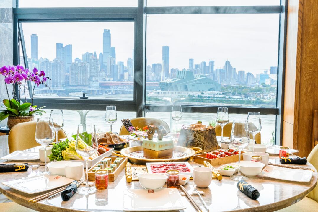 恭喜朝天門餐飲控股集團(tuán)榮獲中國餐飲百強(qiáng)企業(yè)第八名！