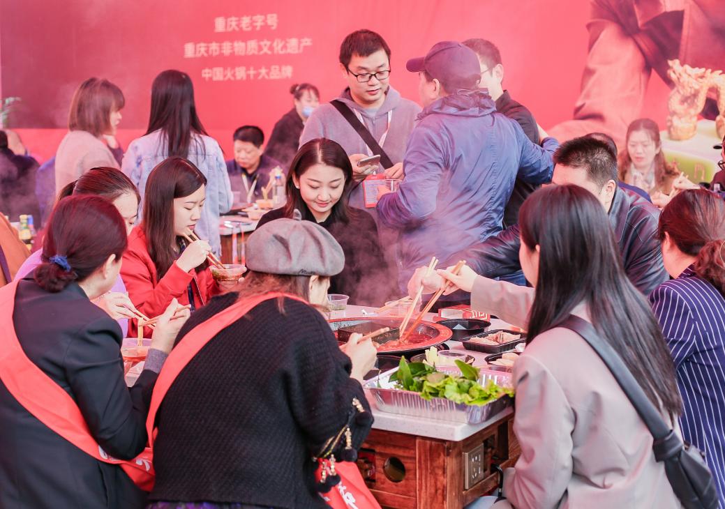 瓦房店開火鍋加盟店，如何讓顧客自發(fā)排隊(duì)？