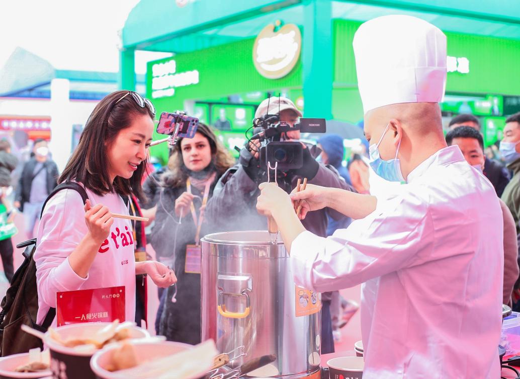 朝天門(mén)火鍋培訓(xùn)中心，為加盟店培訓(xùn)專業(yè)化人才！