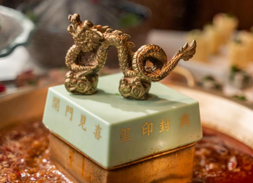 重慶南岸區(qū)開(kāi)火鍋加盟店，怎樣打造新鮮感？