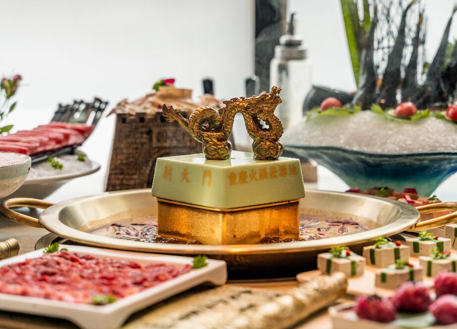 來朝天門吃火鍋，感受火鍋界的顏值天花板！