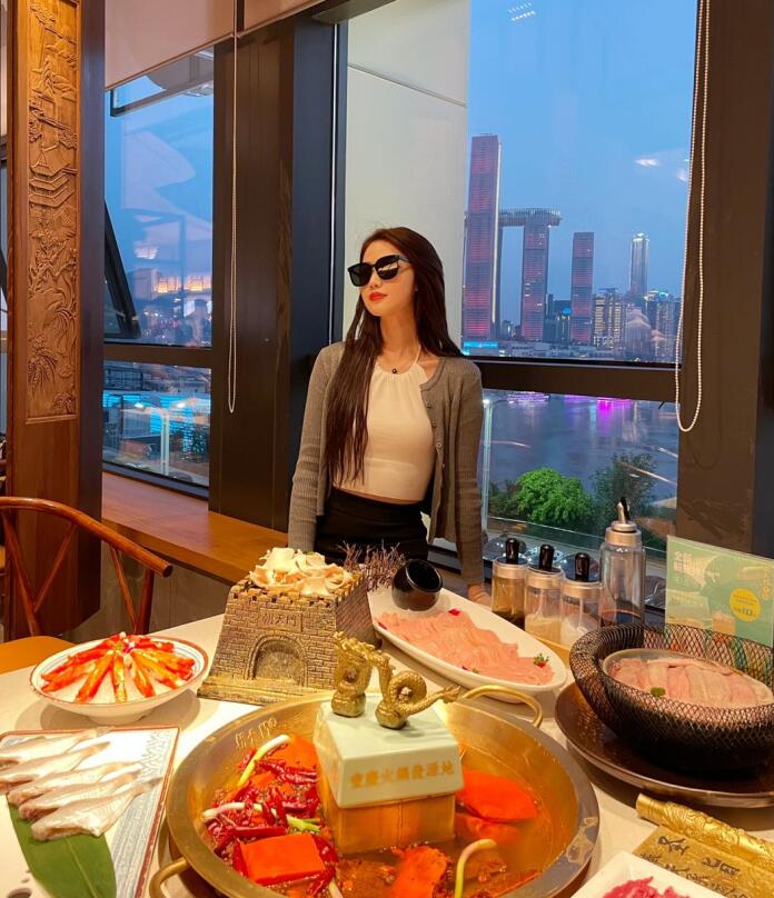 天冷了吃什么？朝天門為你送上熱辣滾燙的火鍋！