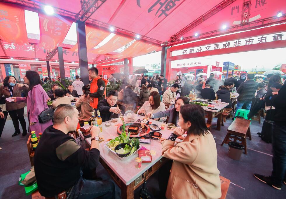 來重慶除了打卡網(wǎng)紅景點(diǎn)，還可以品嘗人間煙火！