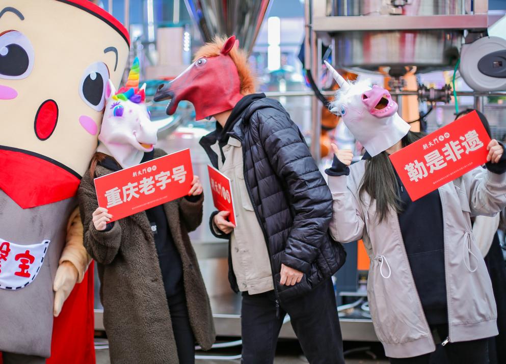 唱歌、換裝、劇本殺，火鍋店們玩起了哪些“跨界”？