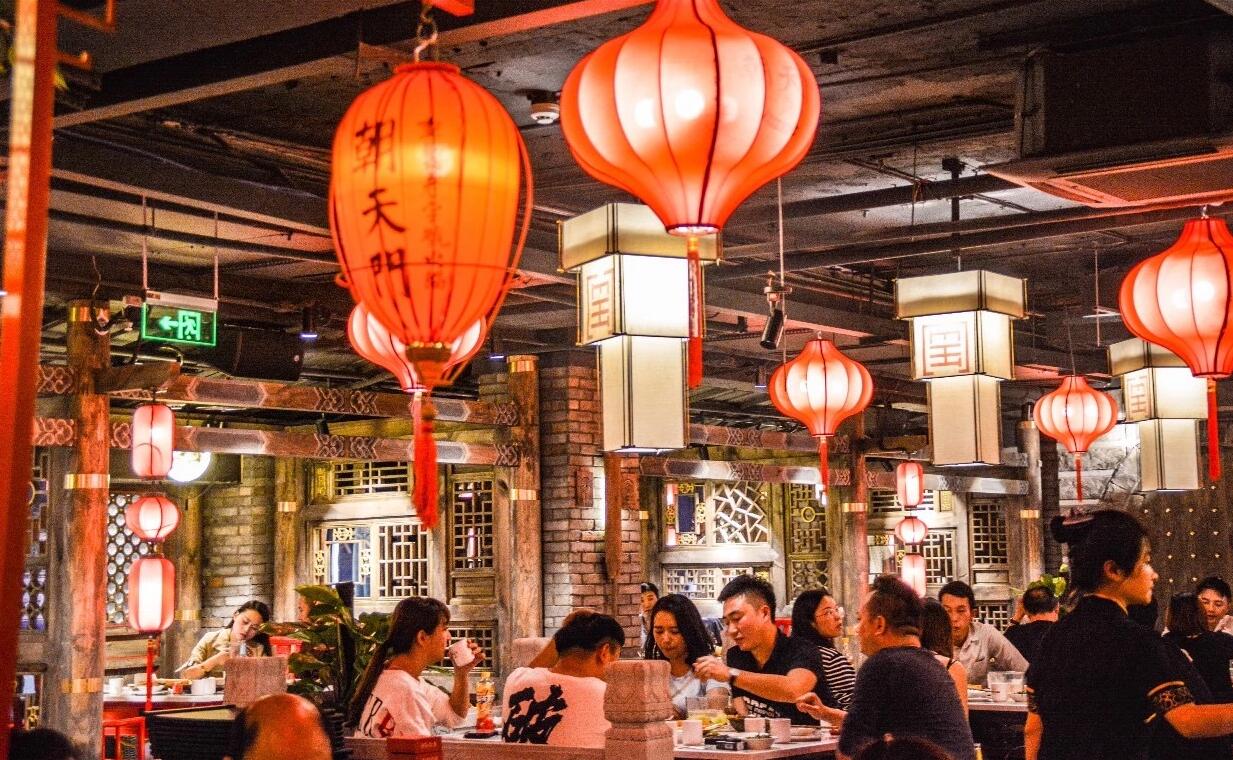 疫情下餐飲店火爆排隊(duì)，經(jīng)營秘訣是什么？