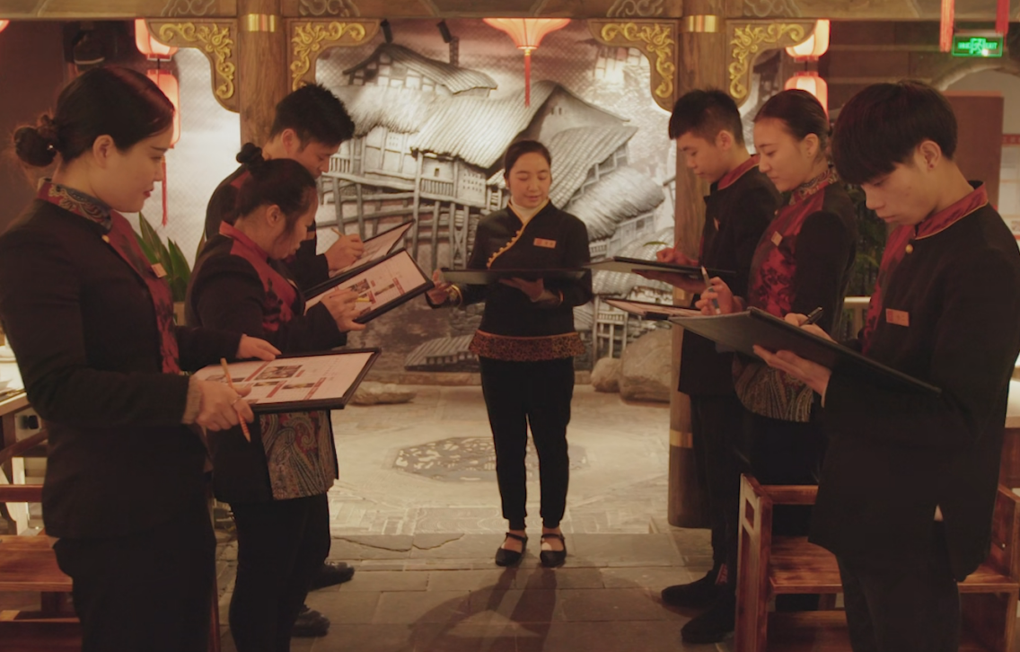 為什么大學(xué)生寧愿沒工作，也不愿意去當服務(wù)員？