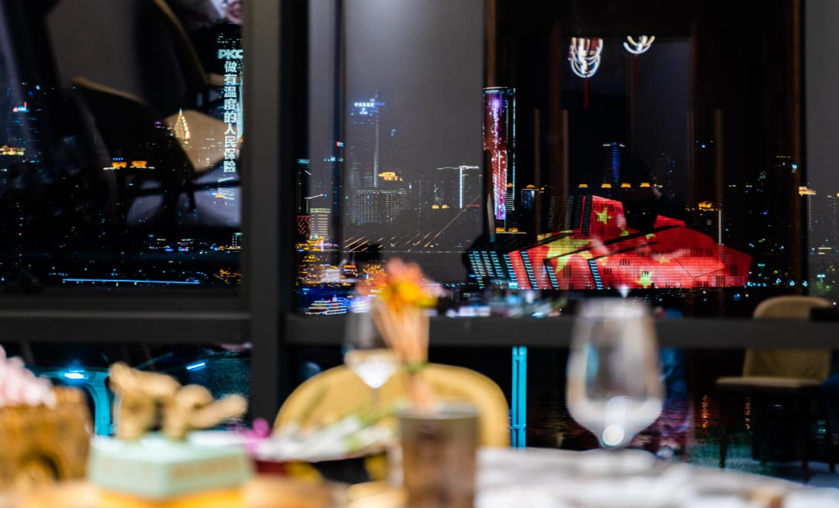 解放碑旅游打卡攻略！重慶土著帶你嗨玩，吃喝玩樂在這里！