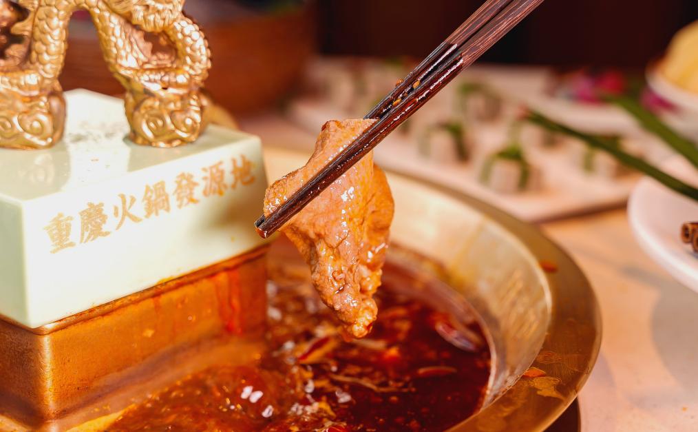 火鍋耙牛肉，好吃得不得了，難怪們店賣斷貨！