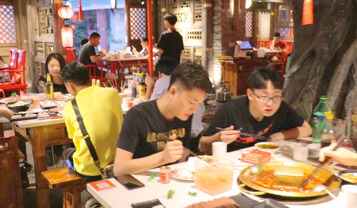 為什么干餐飲這么難？火鍋加盟有何優(yōu)勢？