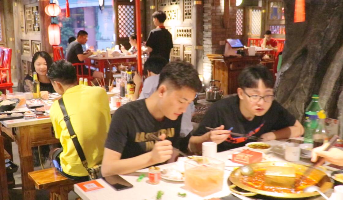 重慶火鍋，推出低價(jià)套餐，生意是否好？