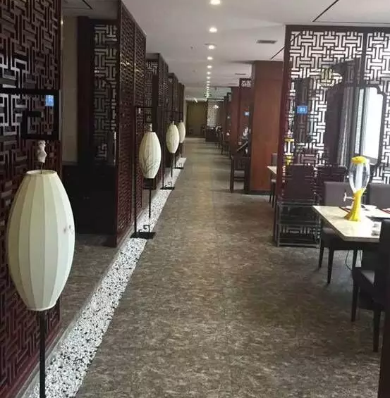 朝天門(mén)火鍋河南三門(mén)峽店大廳走廊